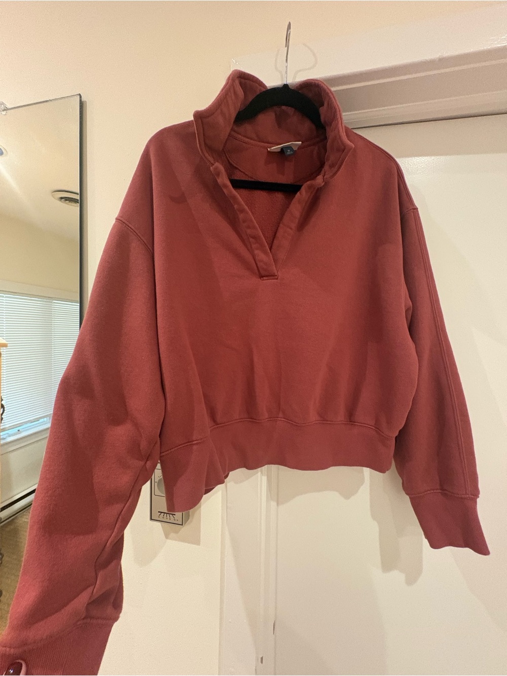Cropped V-Neck Pullover Sweatshirt -Fall maple color